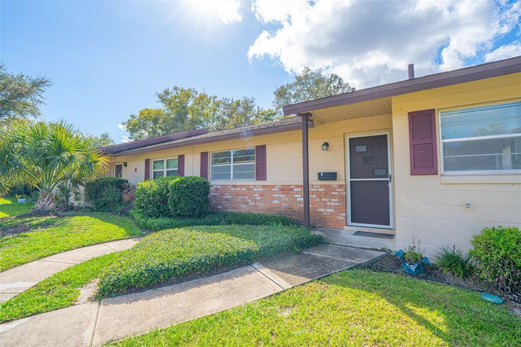 Photo of 5 Villa Villar Court #50, Deland, FL 32724 (MLS # V4945369)