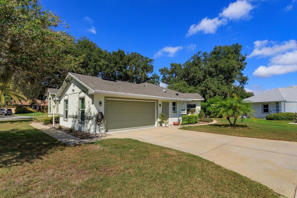Photo of 5401 Essex Court, Leesburg, FL 34748 (MLS # G5102657)