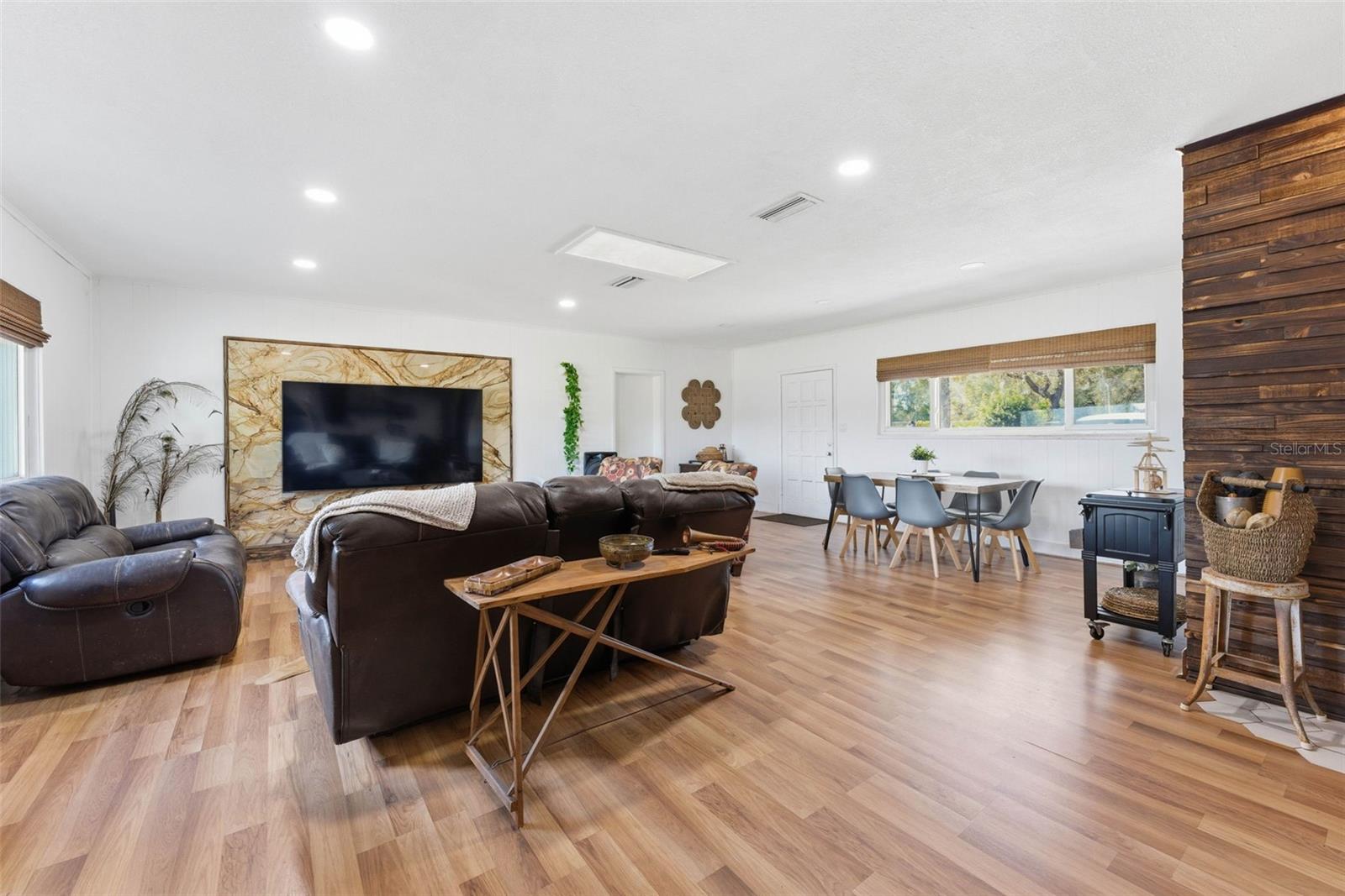 CHAIN O LAKES - Residential