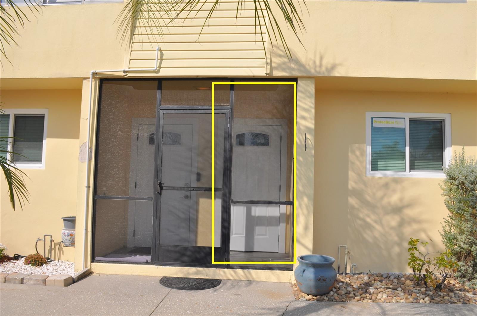 CHARLOTTE BAY VILLAS BLDG 01 - Residential