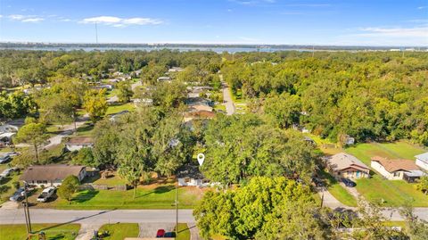 A home in LAKELAND