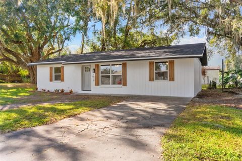 A home in LAKELAND