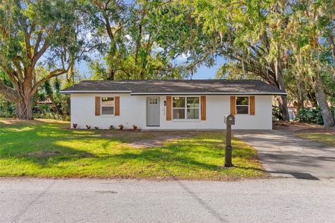 A home in LAKELAND