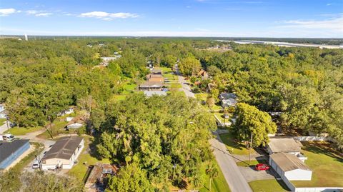 A home in LAKELAND