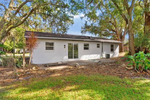 A home in LAKELAND