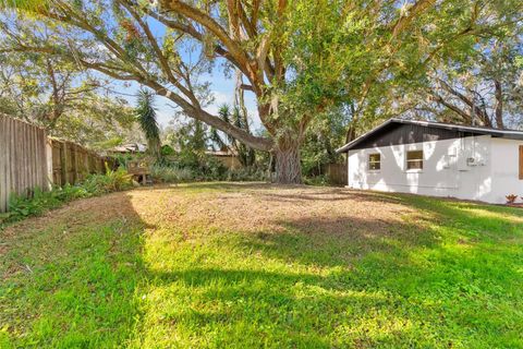 A home in LAKELAND