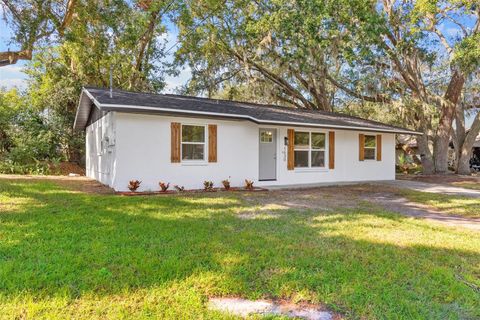 A home in LAKELAND