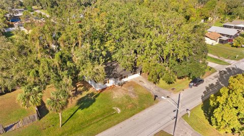 A home in LAKELAND