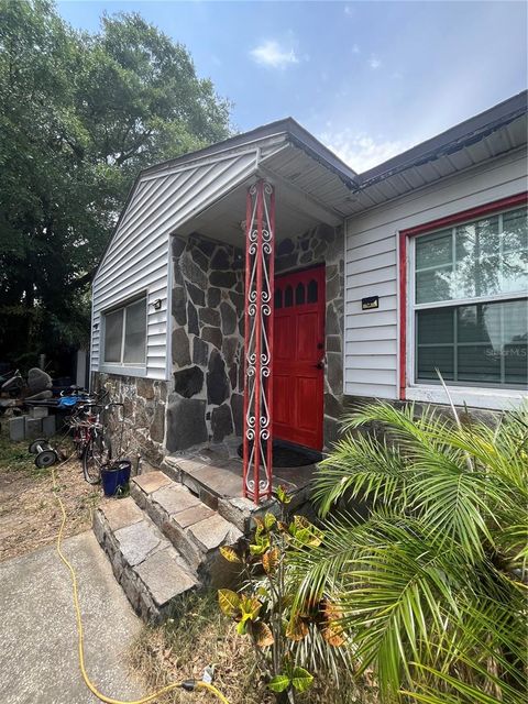 Photo of 7506 Mott Avenue, Orlando, FL 32810 (MLS # O6303688) Photo of 7506 Mott Avenue, Orlando, FL 32810 (MLS # O6303688)
