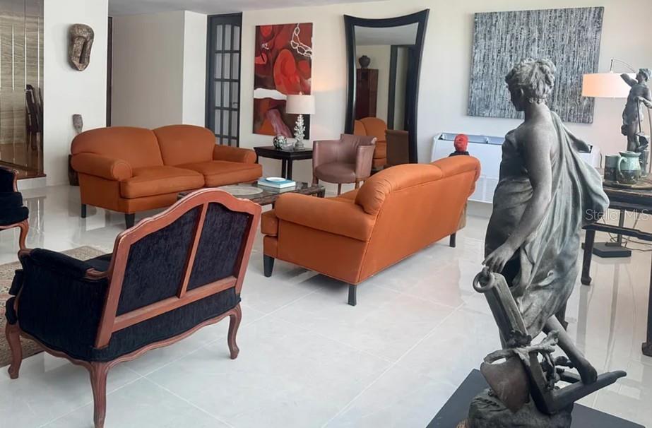 KINGS COURT 76 CONDOMINIUM - Residential Lease