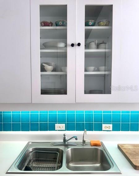 KINGS COURT 76 CONDOMINIUM - Residential Lease