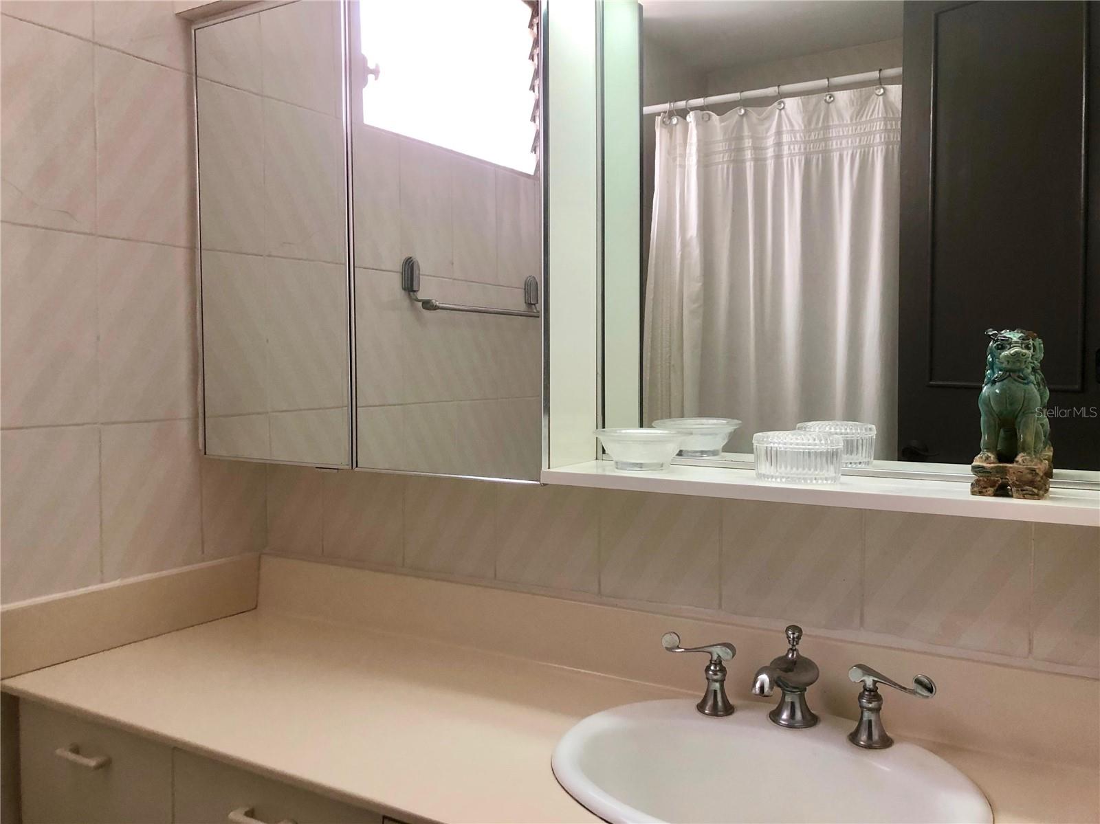 KINGS COURT 76 CONDOMINIUM - Residential Lease