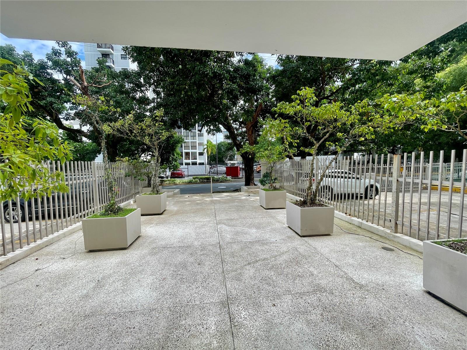 KINGS COURT 76 CONDOMINIUM - Residential Lease