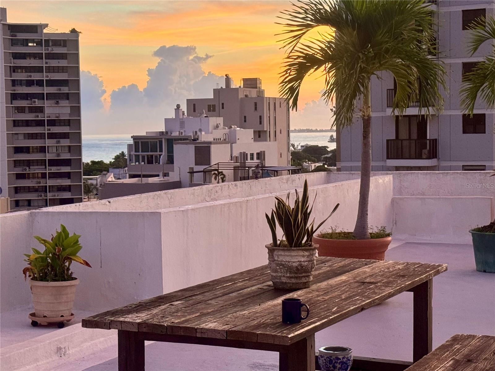 KINGS COURT 76 CONDOMINIUM - Residential Lease