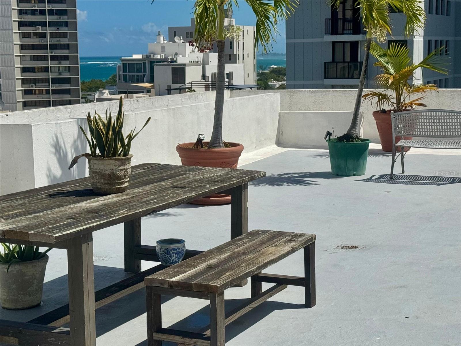 KINGS COURT 76 CONDOMINIUM - Residential Lease