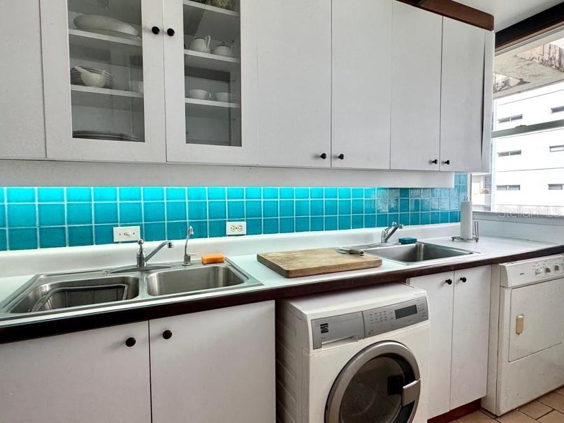 KINGS COURT 76 CONDOMINIUM - Residential Lease