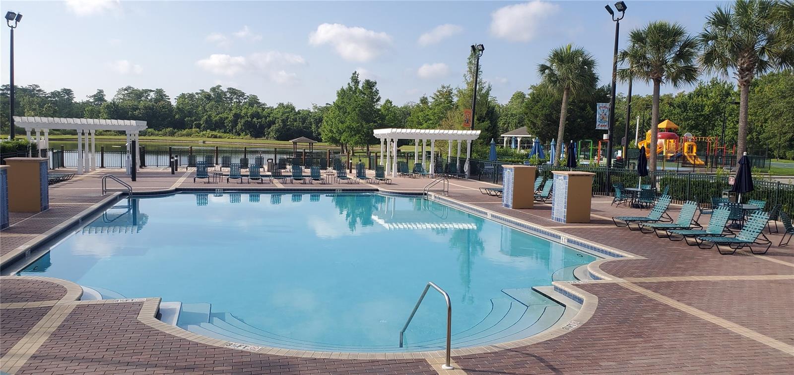 VILLAS AT SEVEN DWARFS LANE CONDO CB 11 PGS 144-15 - Residential