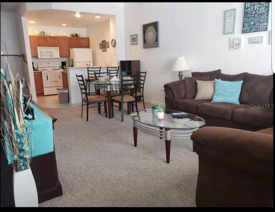 VILLAS AT SEVEN DWARFS LANE CONDO CB 11 PGS 144-15 - Residential