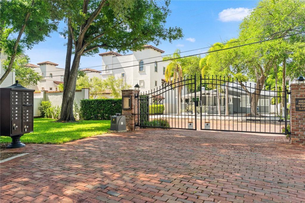 Photo of 2920 W El Prado Boulevard #11, Tampa, FL 33629 (MLS # W7885618)