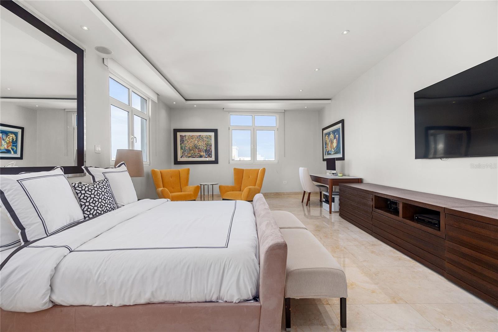 HARBOR PLAZA - Residential