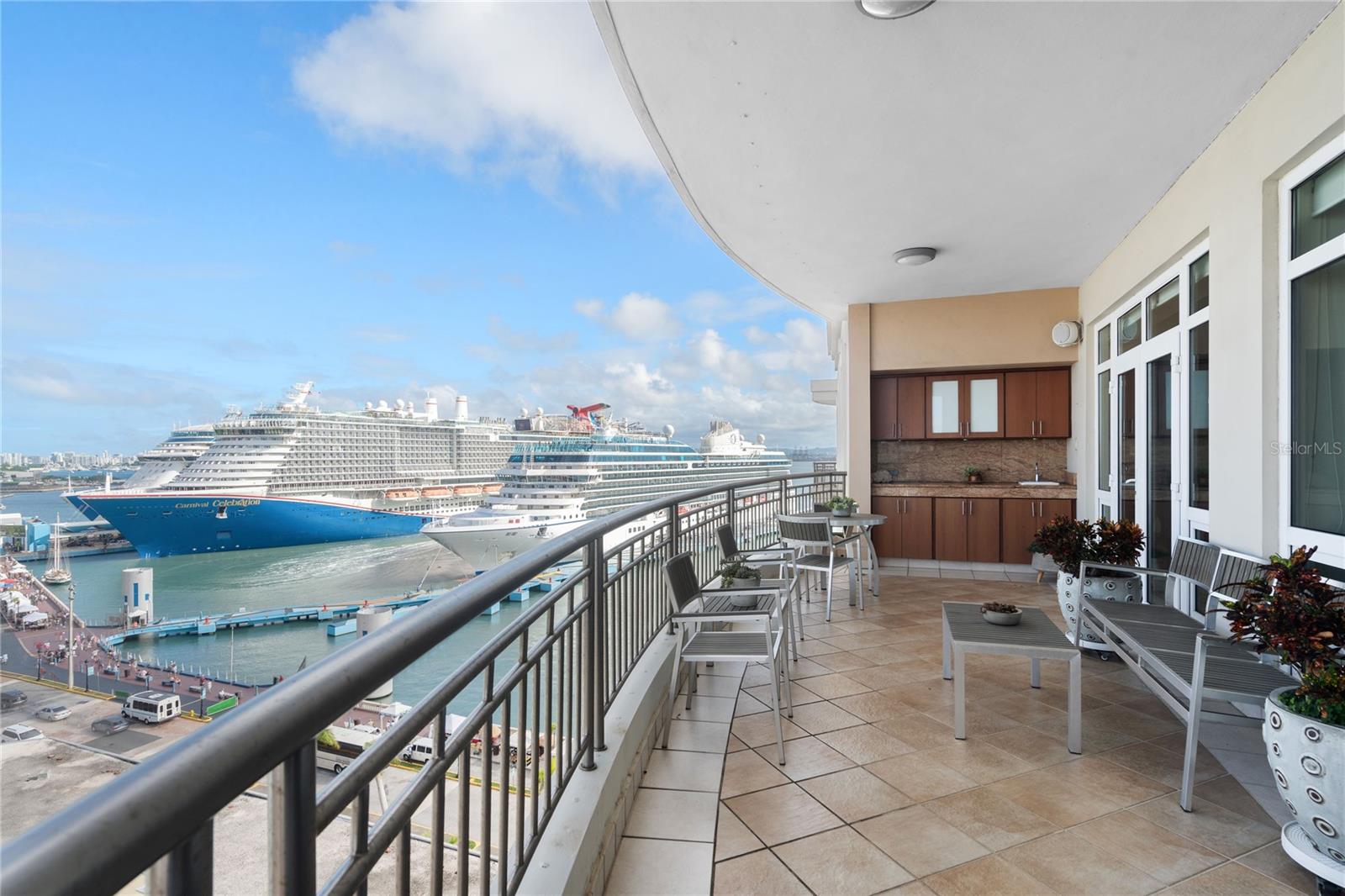 HARBOR PLAZA - Residential