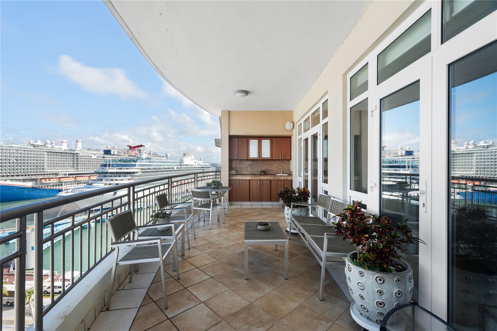 HARBOR PLAZA - Residential