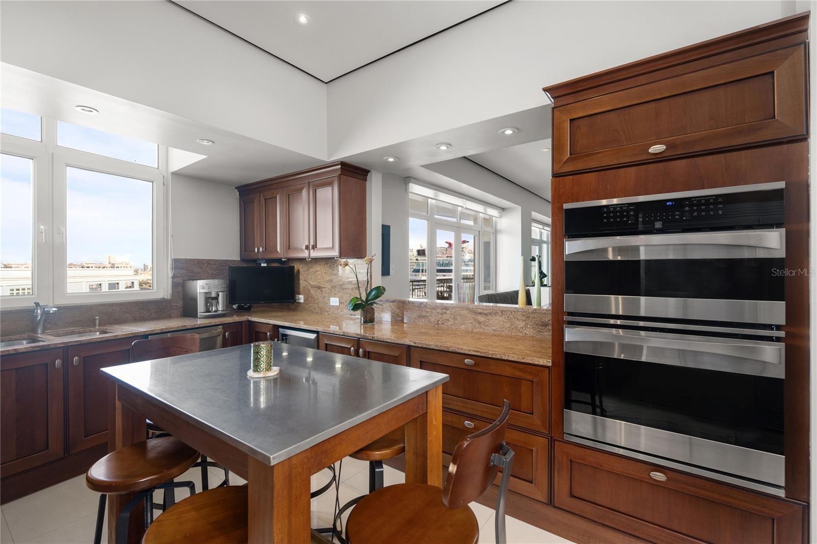 HARBOR PLAZA - Residential