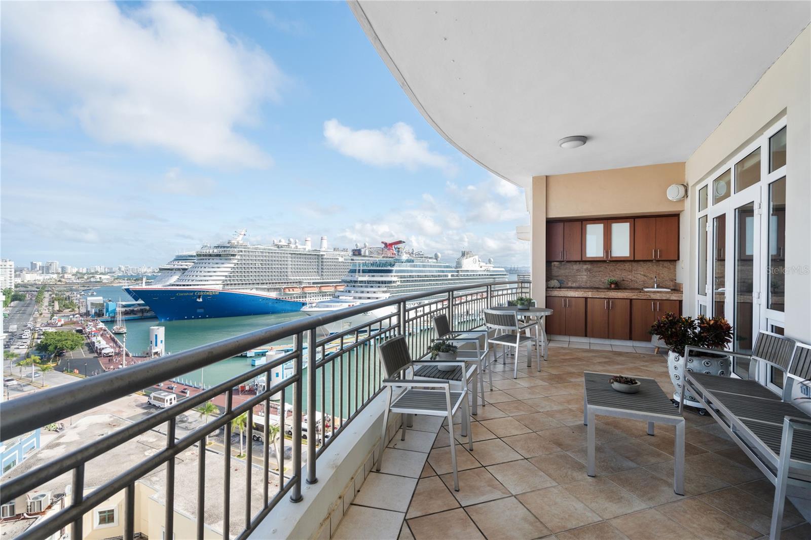 HARBOR PLAZA - Residential