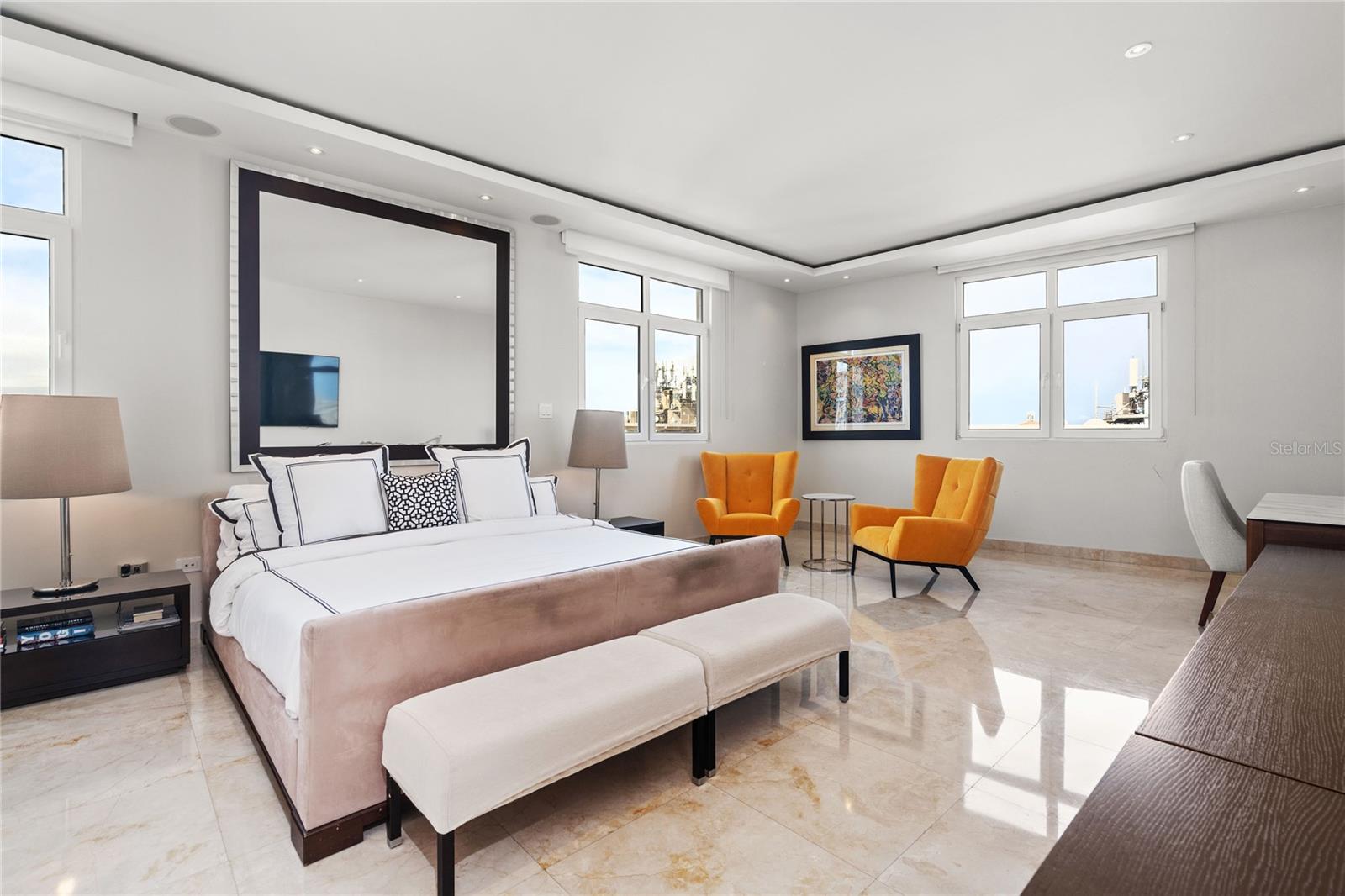 HARBOR PLAZA - Residential