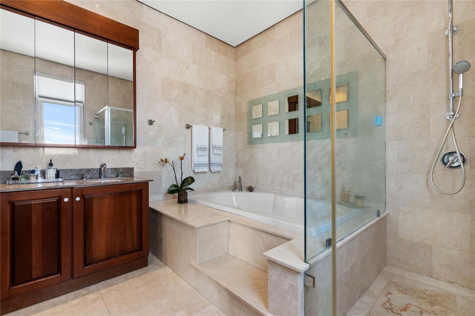 HARBOR PLAZA - Residential