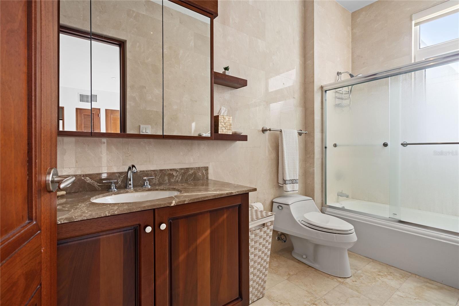 HARBOR PLAZA - Residential