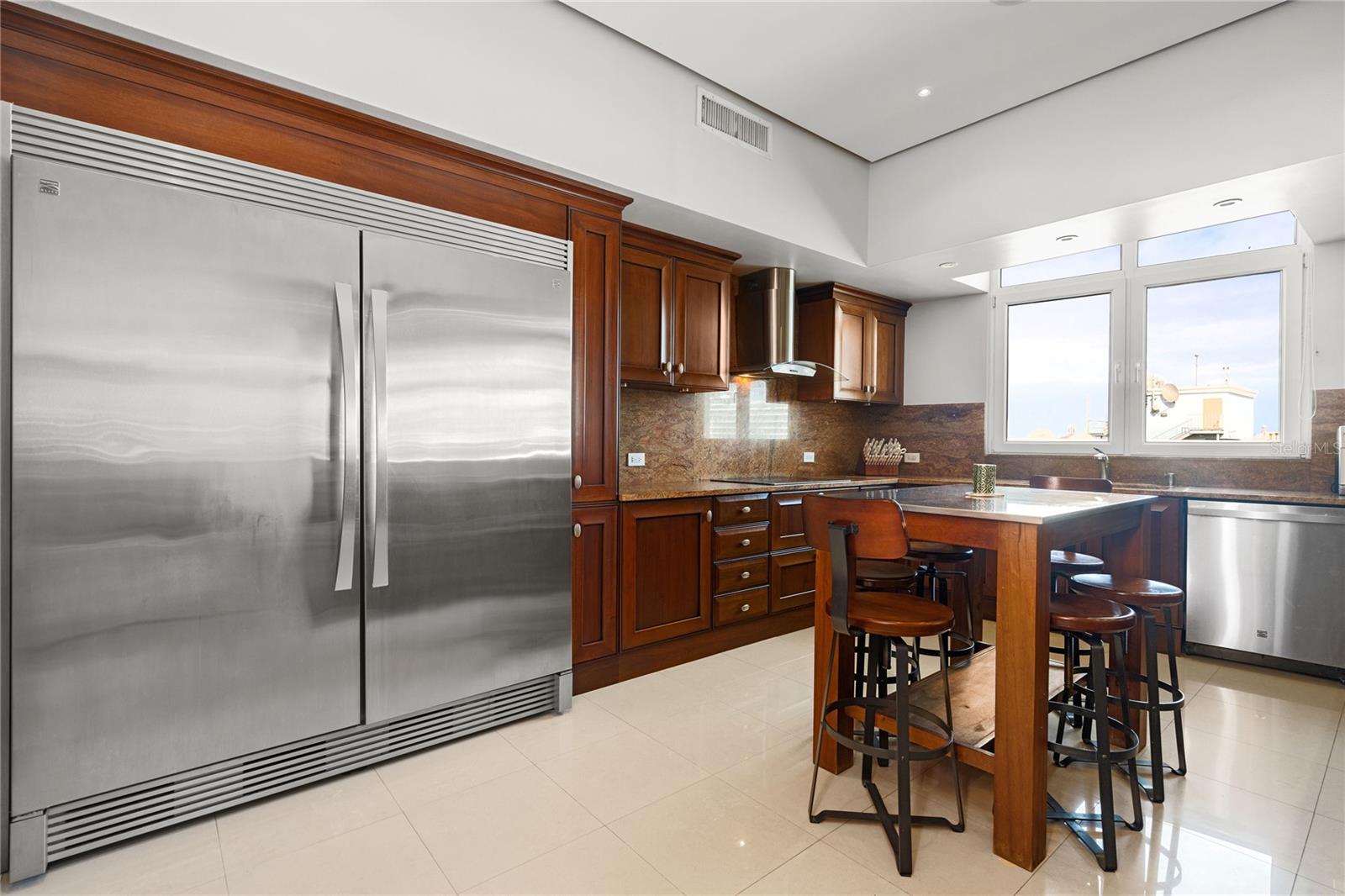 HARBOR PLAZA - Residential