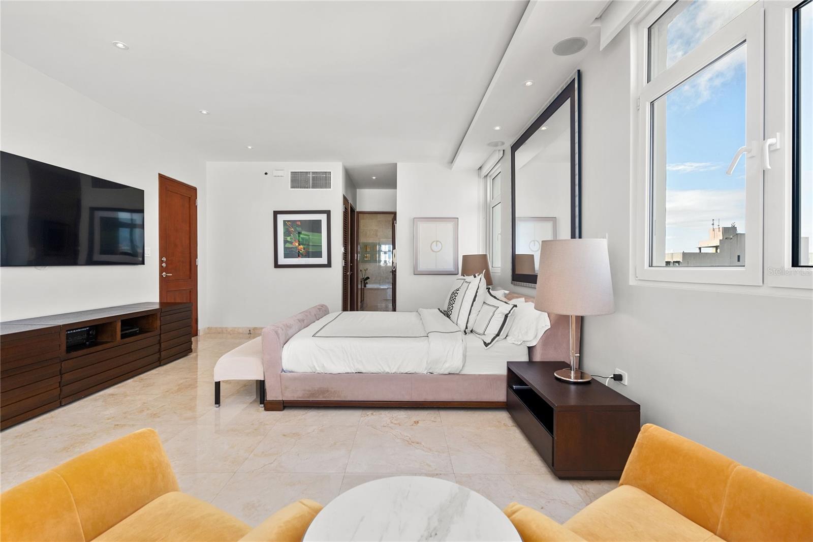 HARBOR PLAZA - Residential