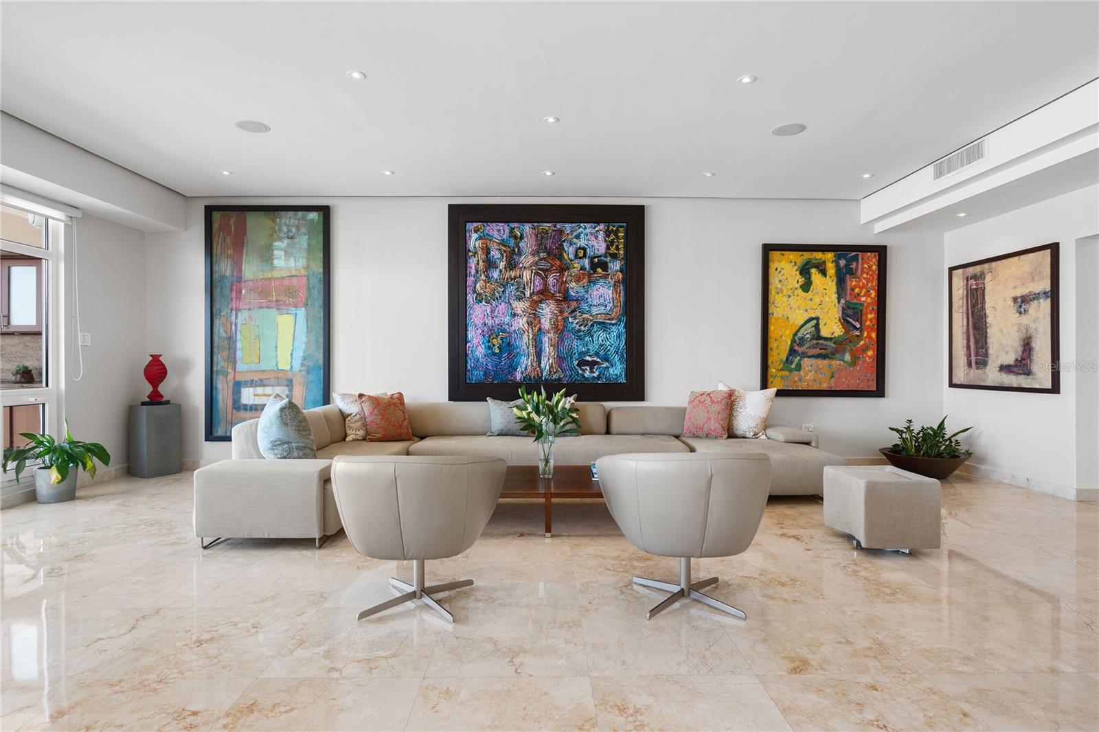 HARBOR PLAZA - Residential