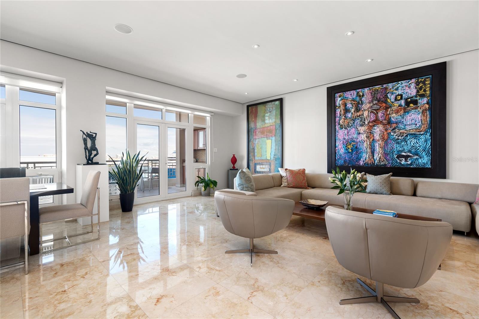 HARBOR PLAZA - Residential