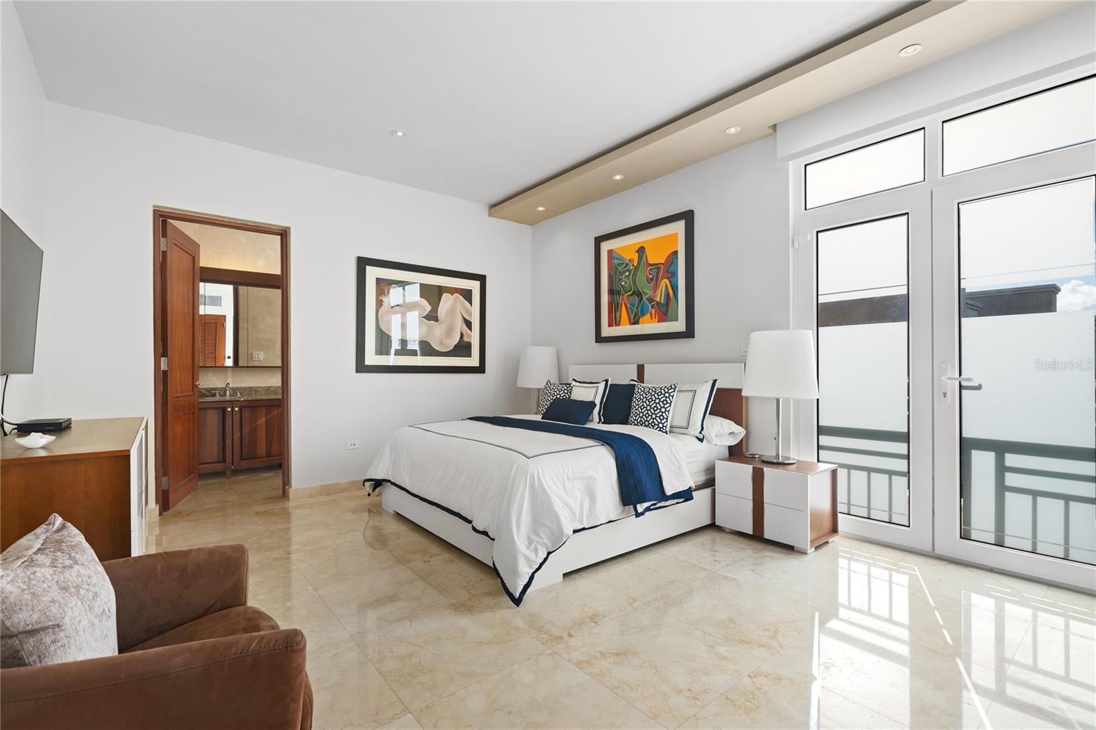 HARBOR PLAZA - Residential