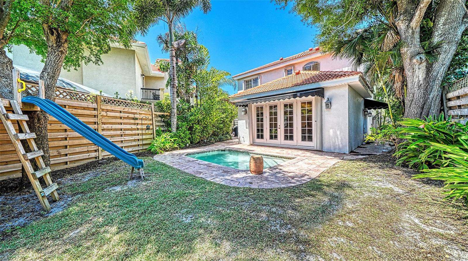 GRANADA - Residential