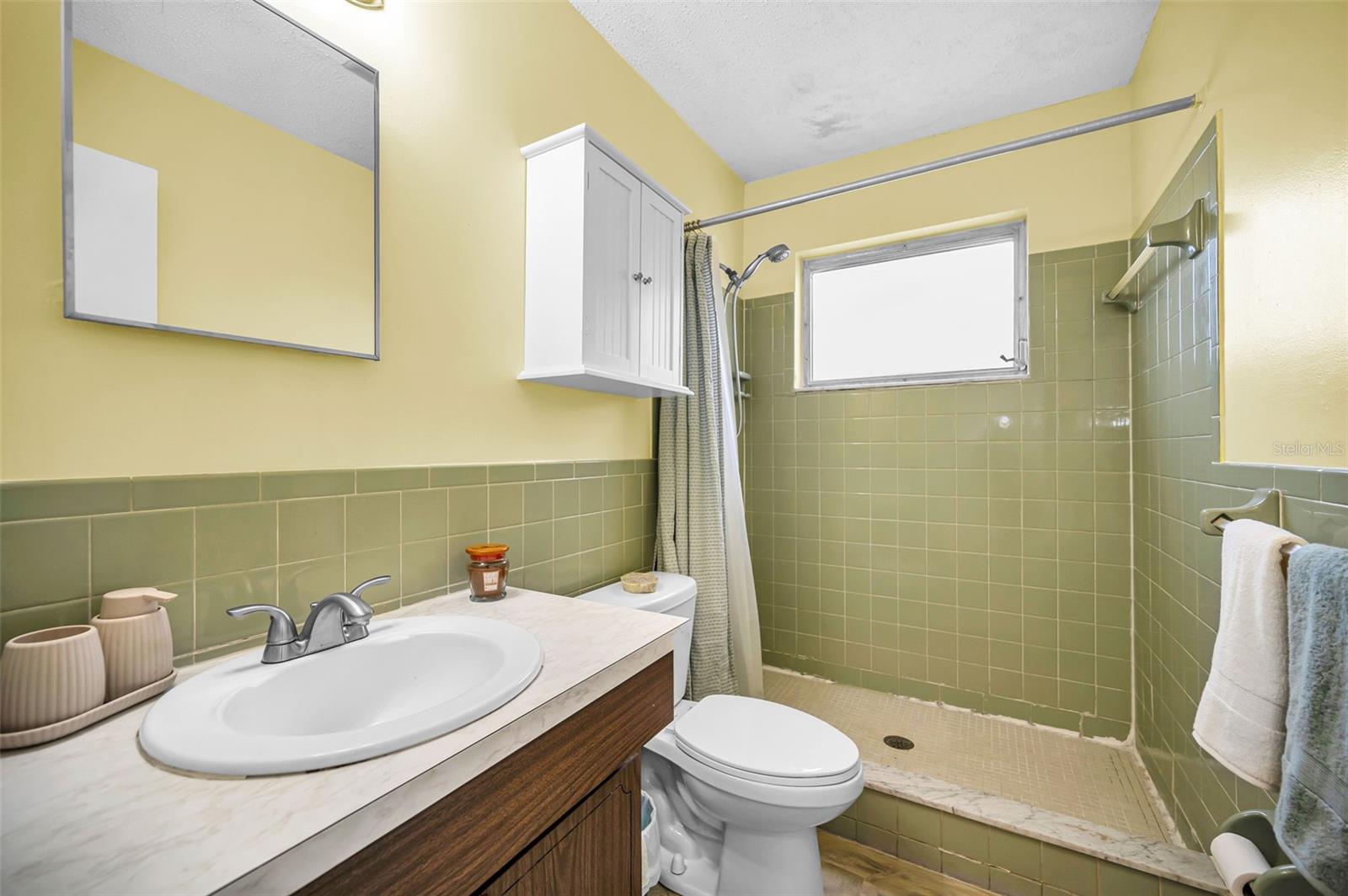 ANCHORAGE OF TARPON LAKE UNIT ONE THE - Residential