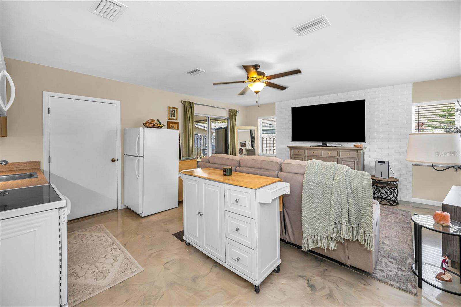 ANCHORAGE OF TARPON LAKE UNIT ONE THE - Residential