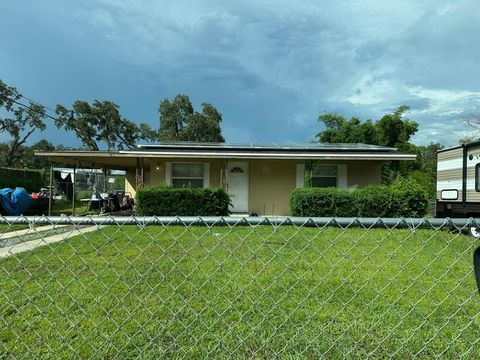 A home in SEBRING