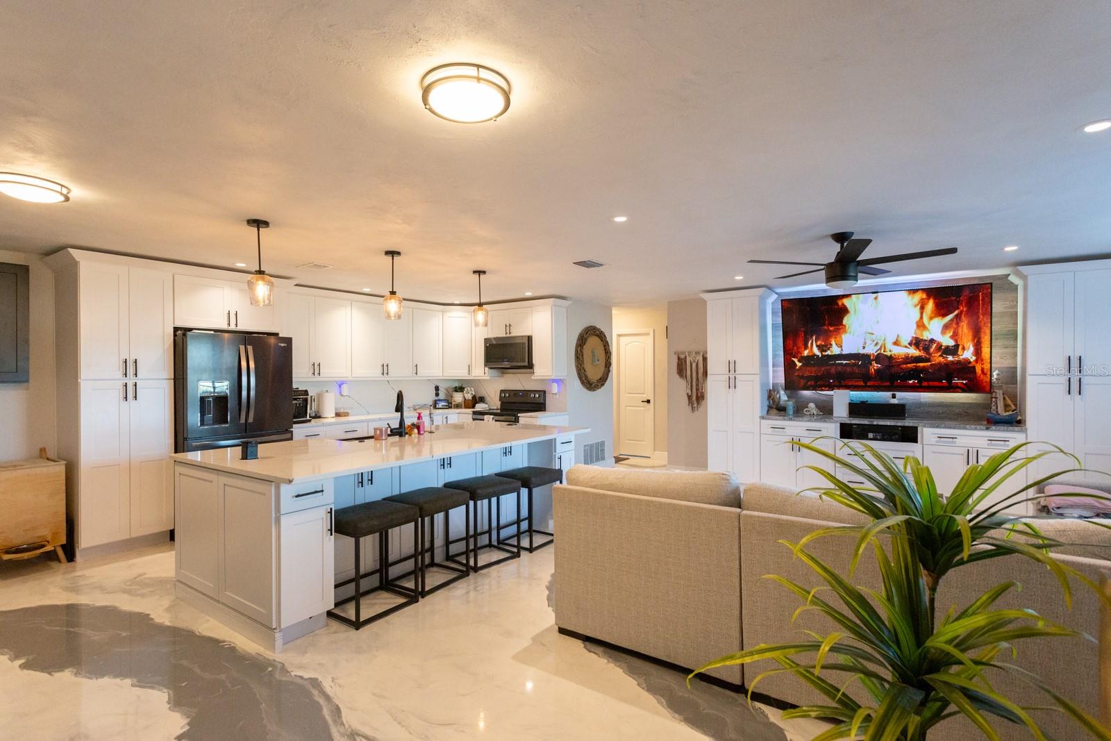 THREE PALMS POINT - Residential