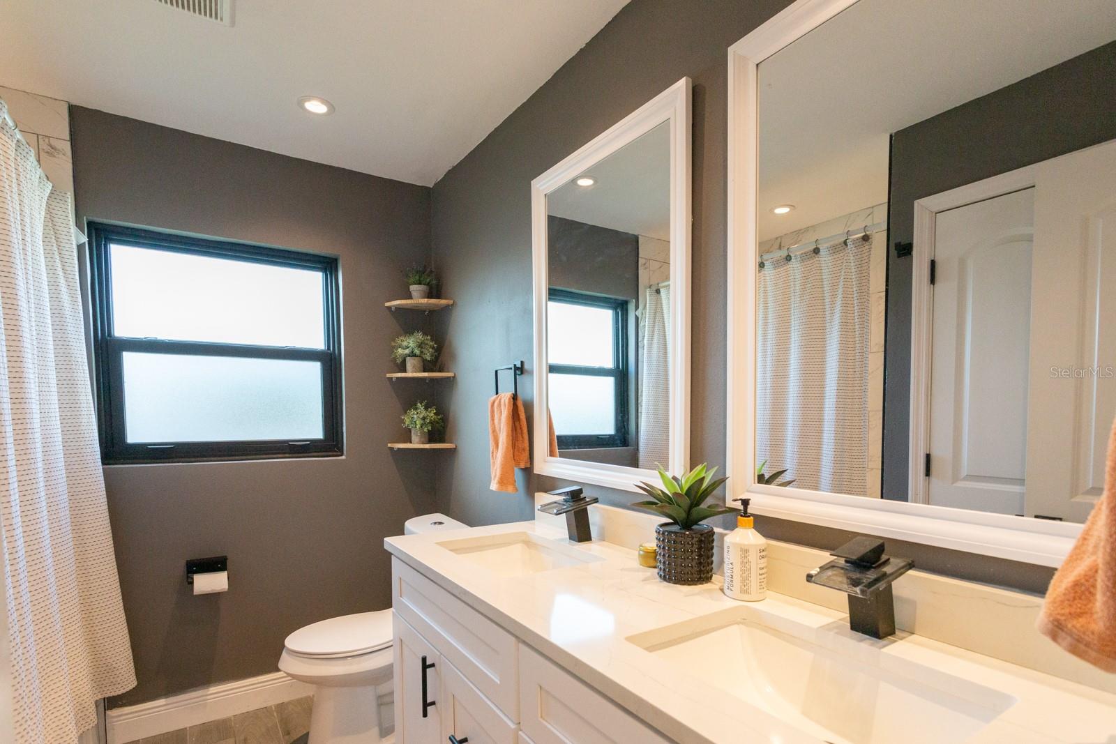 THREE PALMS POINT - Residential