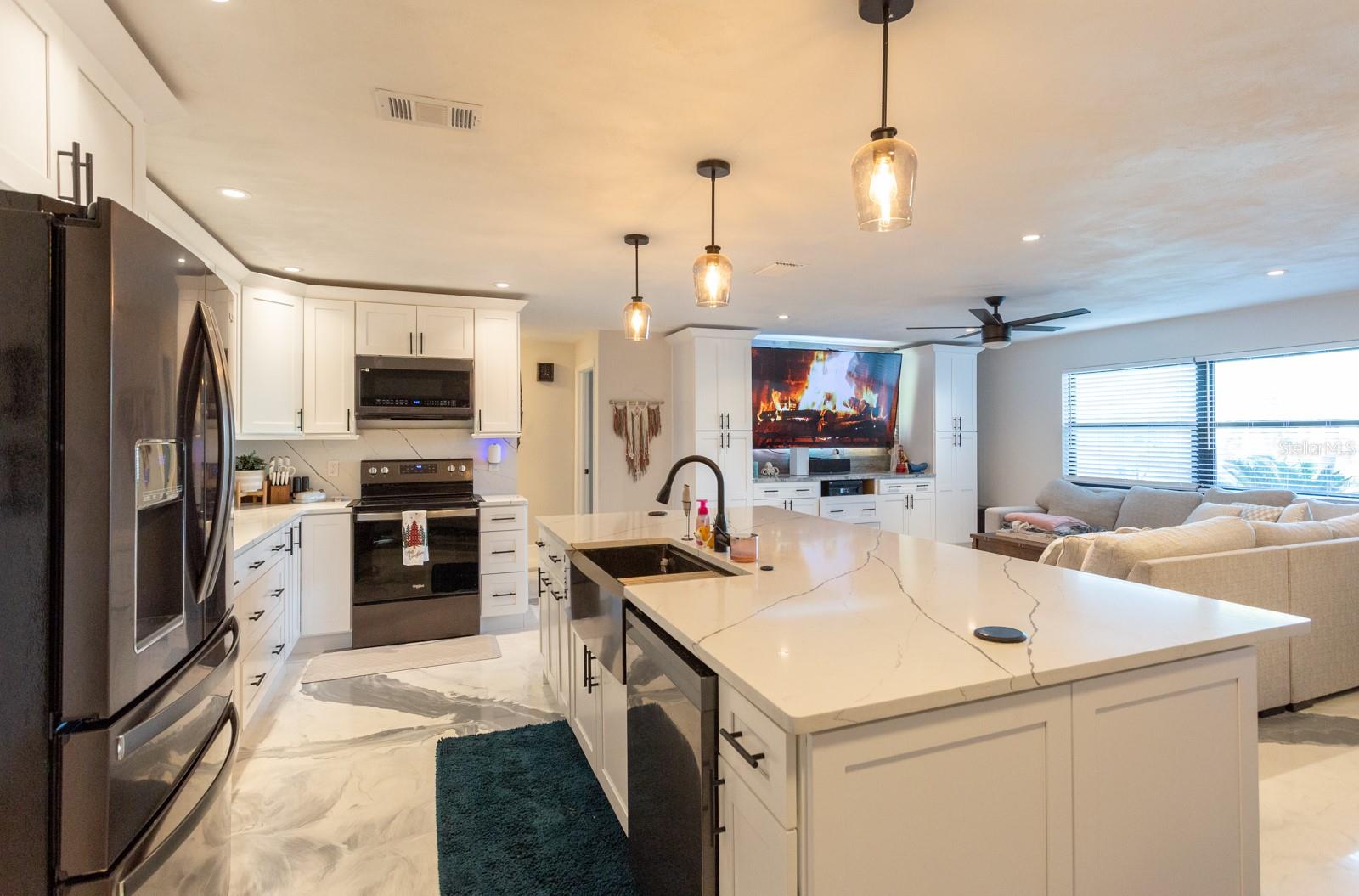 THREE PALMS POINT - Residential