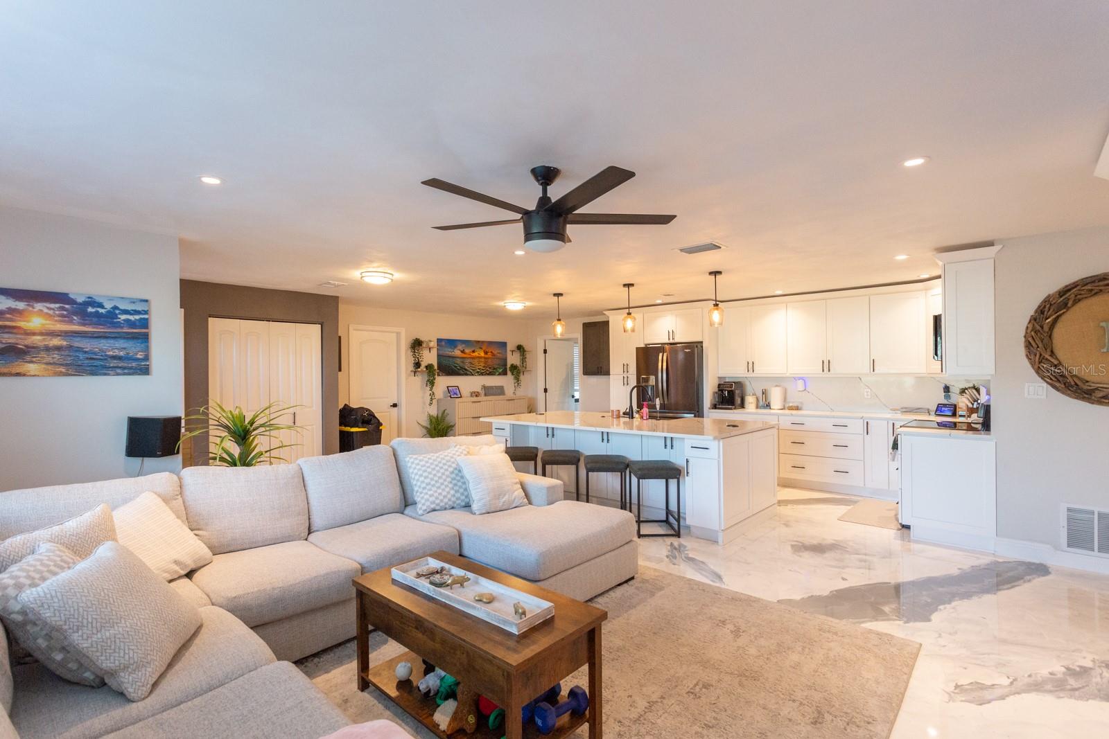 THREE PALMS POINT - Residential