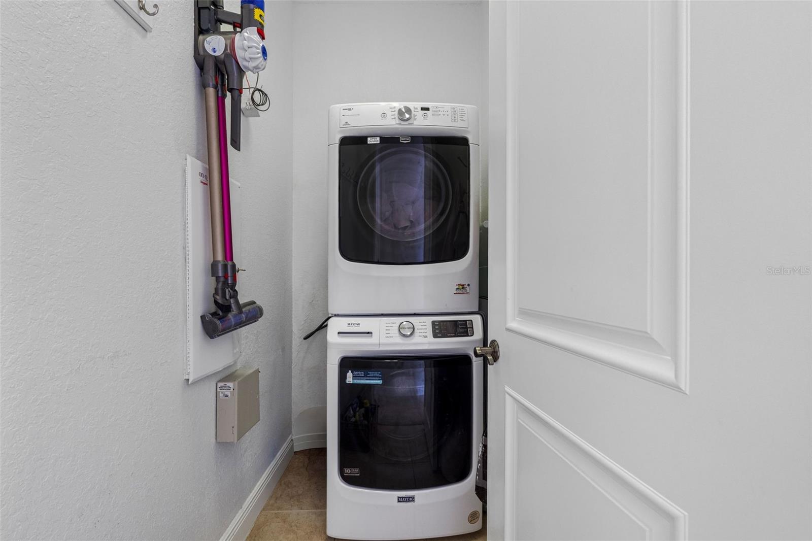 WESTSHORE YACHT CLUB TWNHMS - Residential Lease