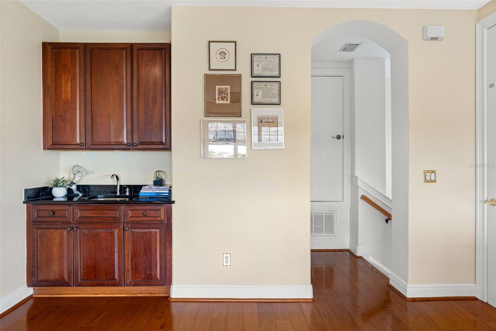 WESTSHORE YACHT CLUB TWNHMS - Residential Lease