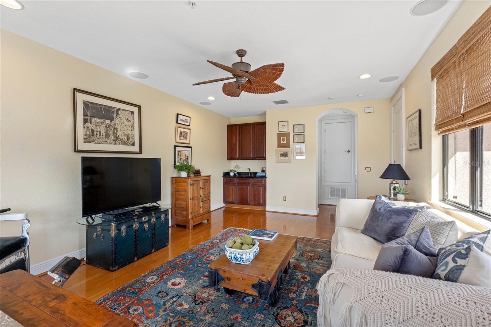 WESTSHORE YACHT CLUB TWNHMS - Residential Lease