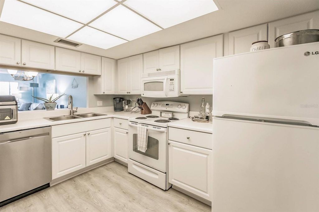 Photo of 1255 E Peppertree Drive #501, Sarasota, FL 34242 (MLS # TB8470240)