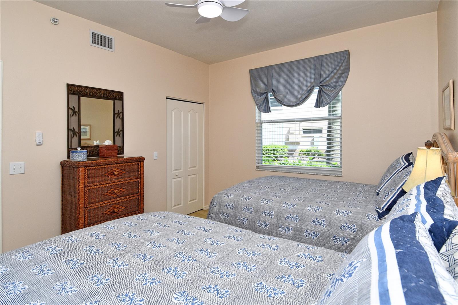 HERITAGE OAKS GOLF & COUNTRY CLUB - Residential