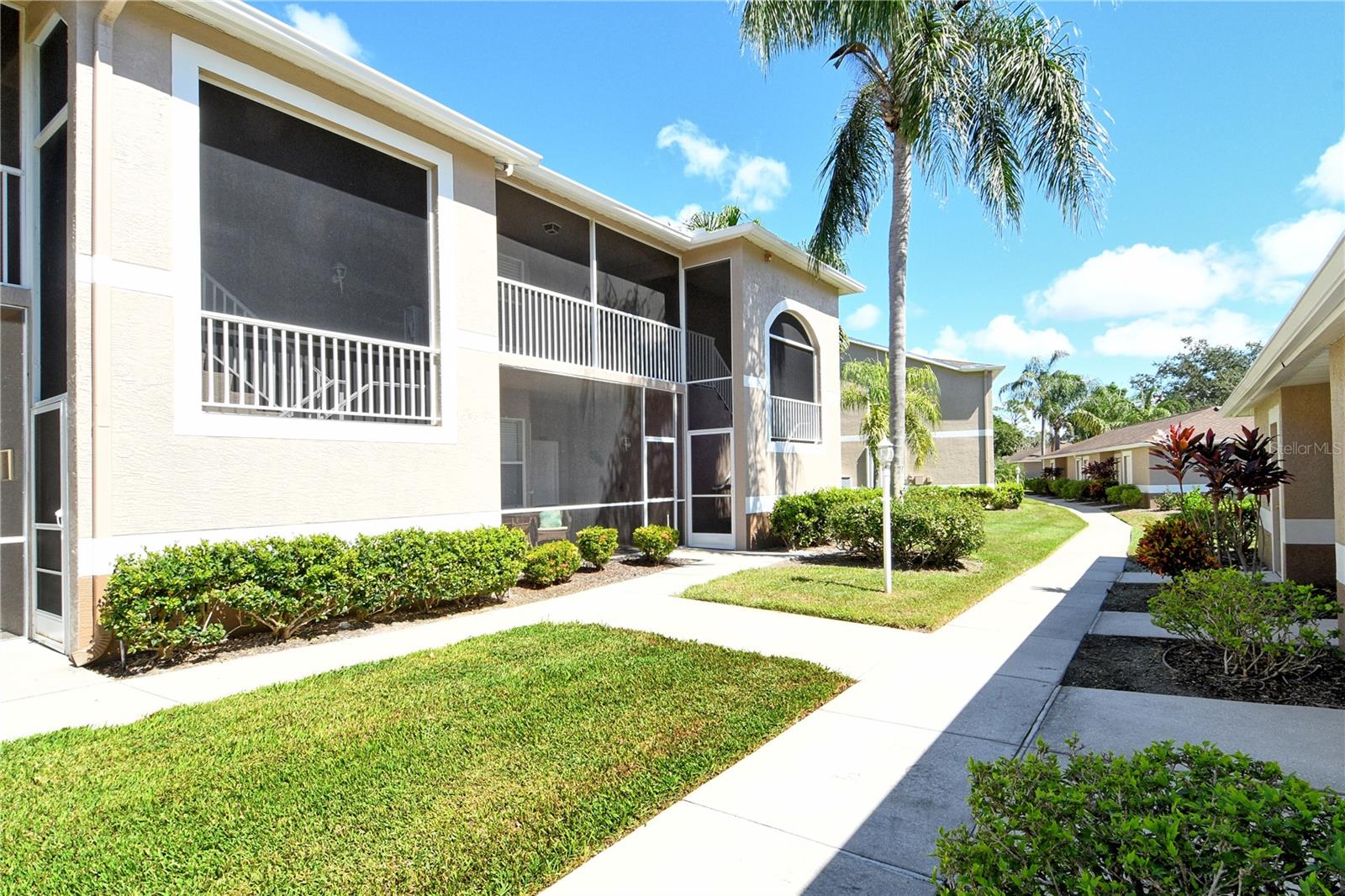 HERITAGE OAKS GOLF & COUNTRY CLUB - Residential